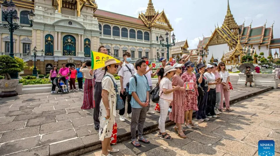 ភ្ញៀវទេសចរបរទេសទៅលេងថៃ ធ្លាក់ច...