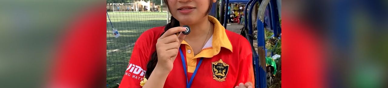 Image for article: បន្ថែមចំណេះដឹង និងបទពិសោធថ្មីៗ! យុវតី ឆេង វត្តី ស្ម័គ្រចិត្តជាពេទ្យក្រុមវិទ្យាល័យឫស្សីកែវ ក្នុងពានរង្វាន់ជើងឯកវិទ្យាល័យ