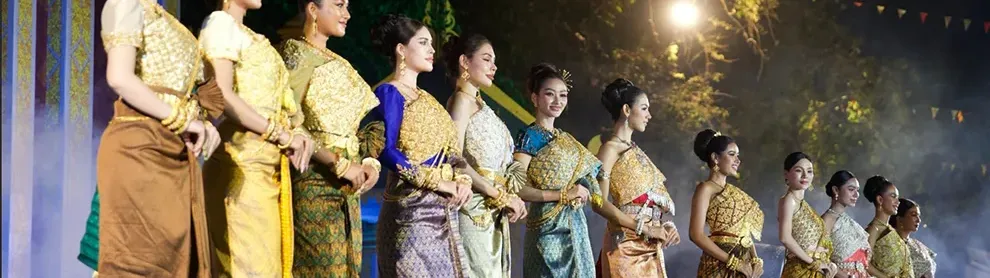 Image for article: បវរកញ្ញាខ្មែរជាច្រើនរូបបង្ហាញម៉ូដសម្លៀកបំពាក់ស្បៃបុរាណខ្មែរ នាកម្មវិធី នគរសង្ក្រាន្ត