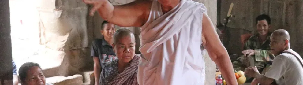 Image for article: អ្នក​ស្រុក​អង្គរ​រៀប​ពិធី «ឡើង​អ្នក​តា និង​បញ្ជូន​អ្នក​តា​ឡើង​គោក» ​ដល់​សព្វ​ថ្ងៃដ្បិតចង់បន្តអភិរក្ស