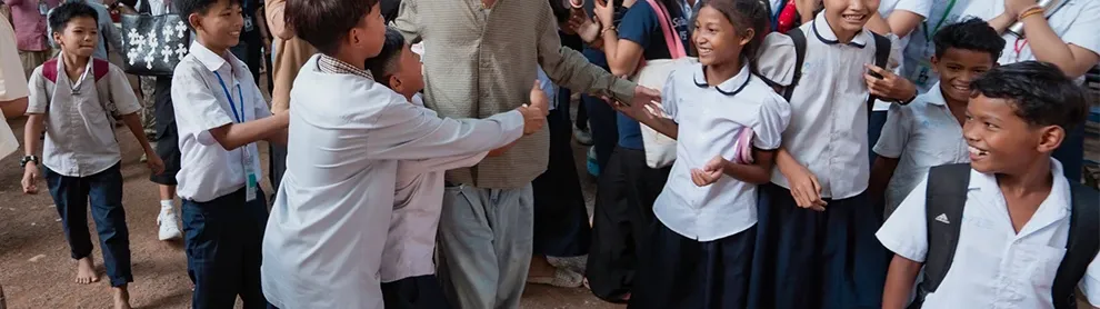 Image for article: វណ្ណដា ទៅដល់ណាក៏ក្មេងៗ​ចោលរោមទទួលរាក់ទាក់ ស្រលាញ់មិនប្រែ