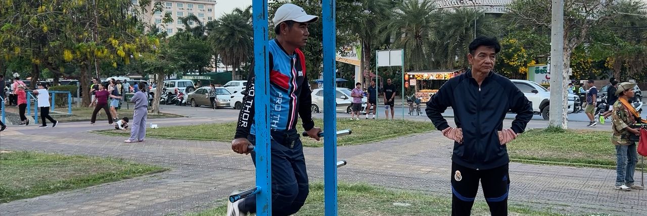 លោក រត័្ន ប៊ុនថន មានវ័យ៥៤ឆ្នាំ មិនមានជំងឺជាប់ខ្លួនហើយរាងកាយនៅតែមាំមួន ដោយសារការហាត់ប្រាណតាមសួនច្បាររៀងរាល់ថ្ងៃ - Article Thumbnail