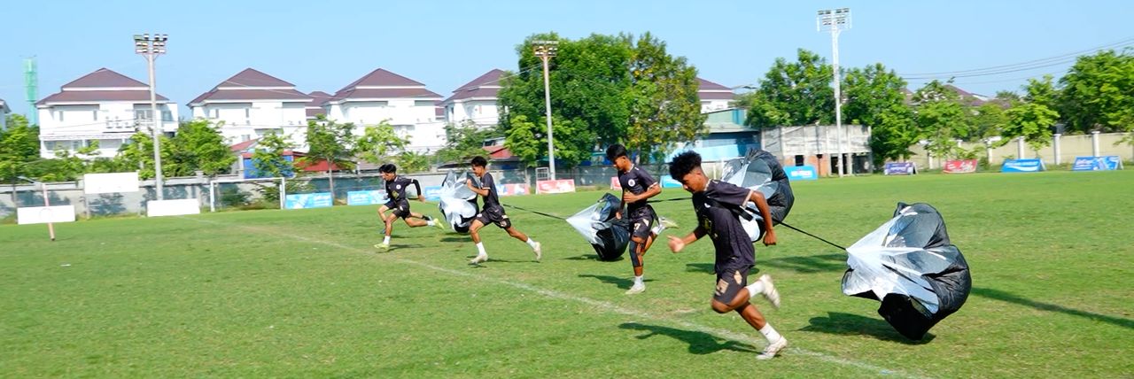 ក្រុមបាល់ទាត់វិទ្យាល័យសម្ដេច ហ៊ុនសែន ប៊ុនរ៉ានី ច្បារអំពៅ ថែមឧបករណ៍ហ្វឹកហាត់ថ្មីត្រៀមវគ្គ៤ក្រុមជើងឯកវិទ្យាល័យ - Article Thumbnail