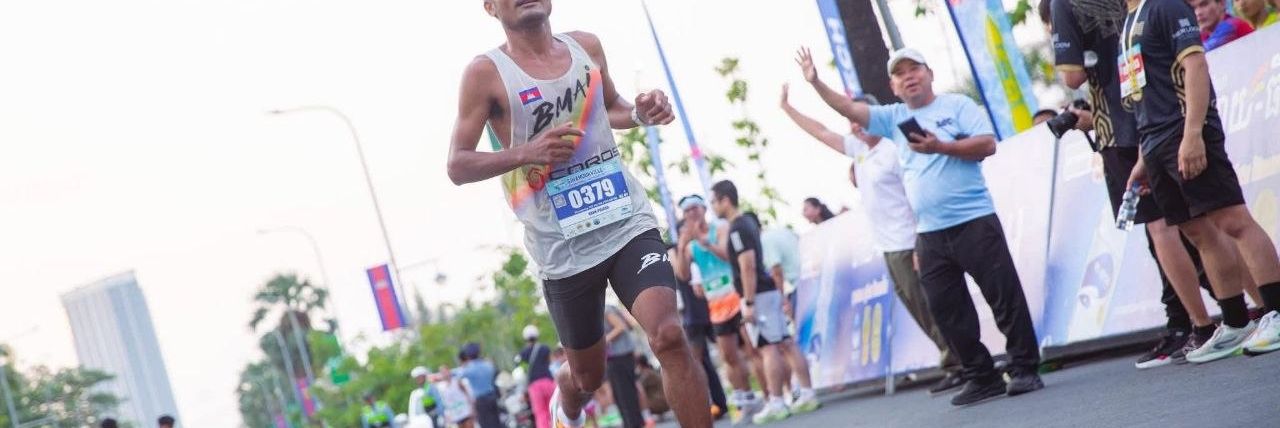 មុនរត់ចម្ងាយឆ្ងាយ២-៣ថ្ងៃ វ៉ាន់ ភារ៉ា បុកហូបអាហារប៉ូវច្រើន តែក៏តមរសជាតិហឹរ ជូរ និង គ្រឿងផ្អាប់ - Article Thumbnail