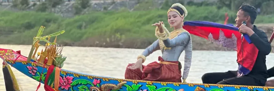 បច្ចុប្បន្ននារីរាំក្បាលទូក មិនសូវជាឃើញមានច្រើនឡើយ ក្នុងពិធីប្រណាំងទូក - Main Article Image