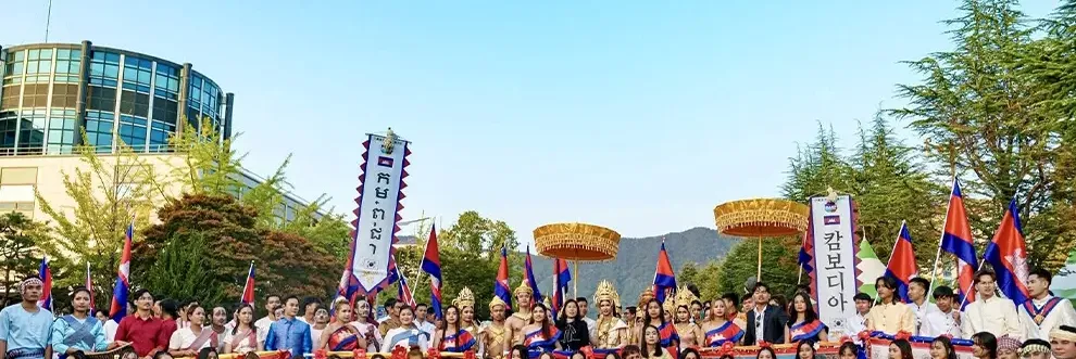 កម្មវិធីប្រកួតវប្បធម៌ ២១ ប្រទេស នៅកូរ៉េខាងត្បូង កម្ពុជាទទួលបានចំណាត់ថ្នាក់លេខ៣ - Main Article Image