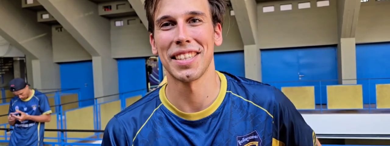 Image for article: ដោយសារស្រឡាញ់ប្រទេសកម្ពុជា កីឡាករបរទេសរបស់ក្រុមស្នងការដ្ឋាន ន-ប ខេត្តឧត្តរមានជ័យ ចង់រស់នៅកម្ពុជារហូតដល់ដង្ហើមចុងក្រោយនៃជីវិត