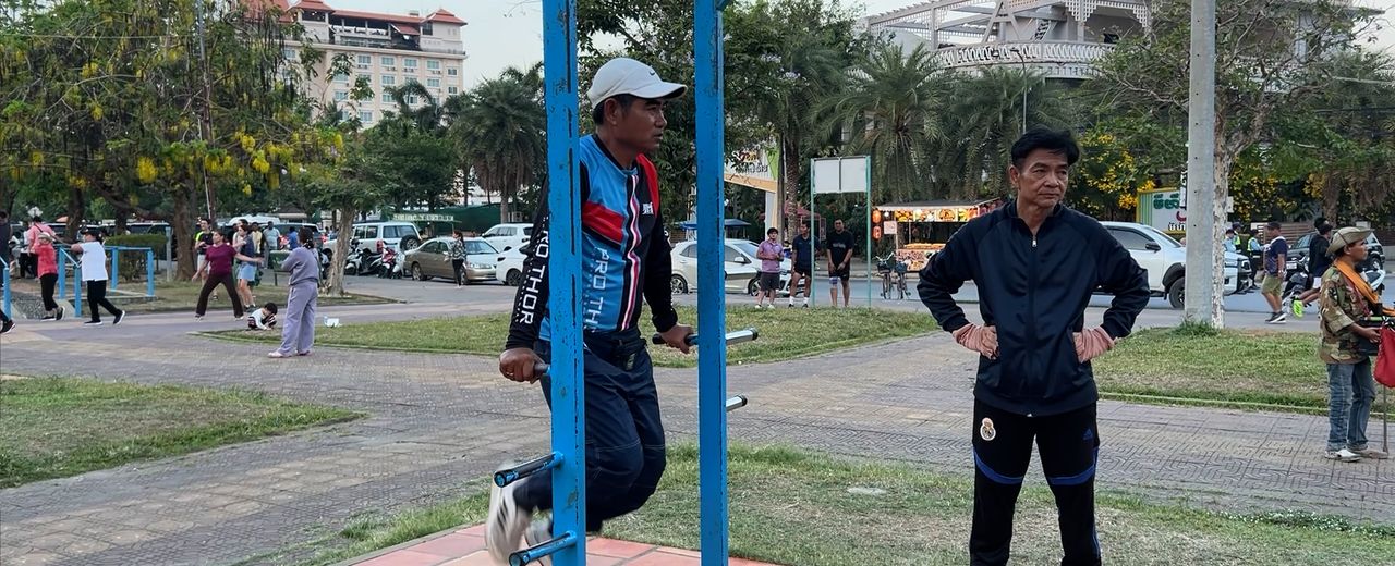 លោក រត័្ន ប៊ុនថន មានវ័យ៥៤ឆ្នាំ មិនមានជំងឺជាប់ខ្លួនហើយរាងកាយនៅតែមាំមួន ដោយសារការហាត់ប្រាណតាមសួនច្បាររៀងរាល់ថ្ងៃ