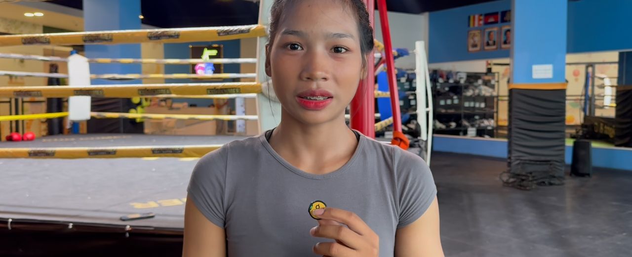 លើកដំបូងទៅបារាំង! កីឡាការិនីគុនខ្មែរ វី ស្រីស្រស់ បញ្ហាញមហិច្ឆតា នាំយកមរតកគុនដូនតាទៅអង្រួនឆាកអន្តរជាតិ