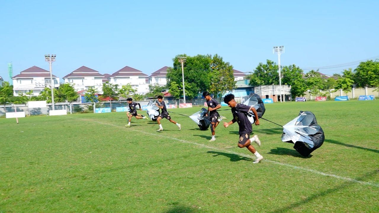 ក្រុមបាល់ទាត់វិទ្យាល័យសម្ដេច ហ៊ុនសែន ប៊ុនរ៉ានី ច្បារអំពៅ ថែមឧបករណ៍ហ្វឹកហាត់ថ្មីត្រៀមវគ្គ៤ក្រុមជើងឯកវិទ្យាល័យ