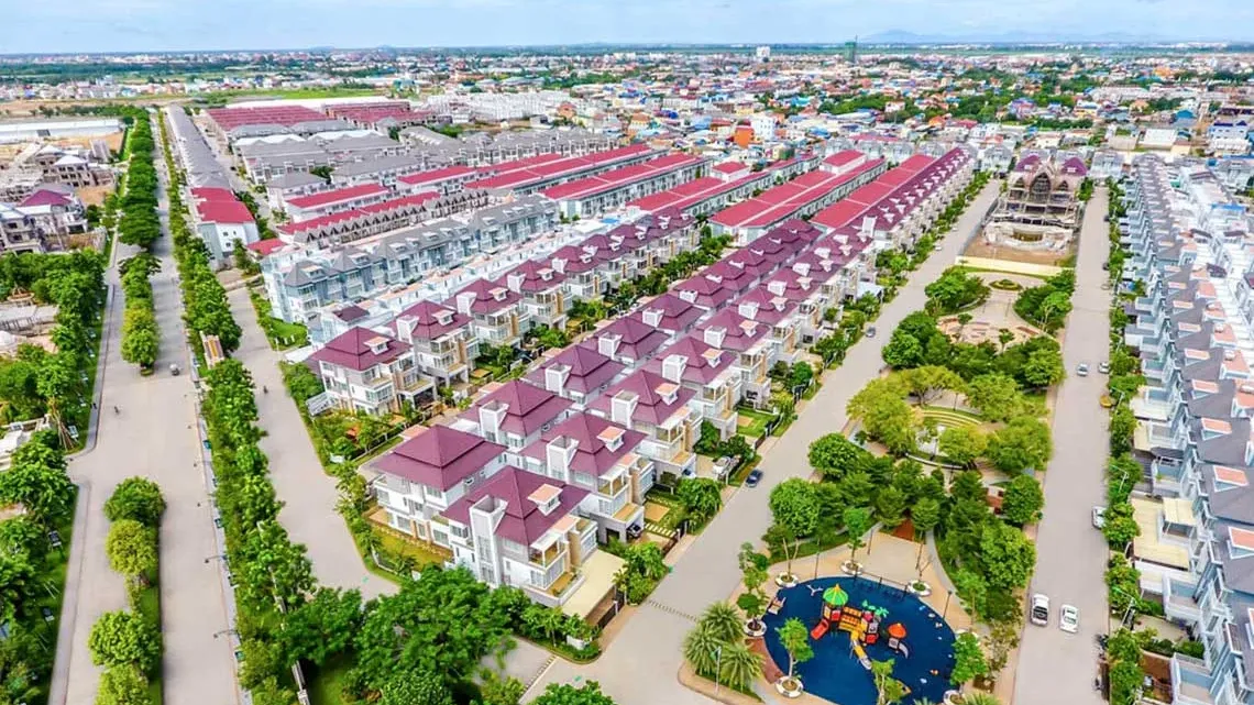 មន្ត្រីជាន់ខ្ពស់​ក្រសួងដែនដី ៖...