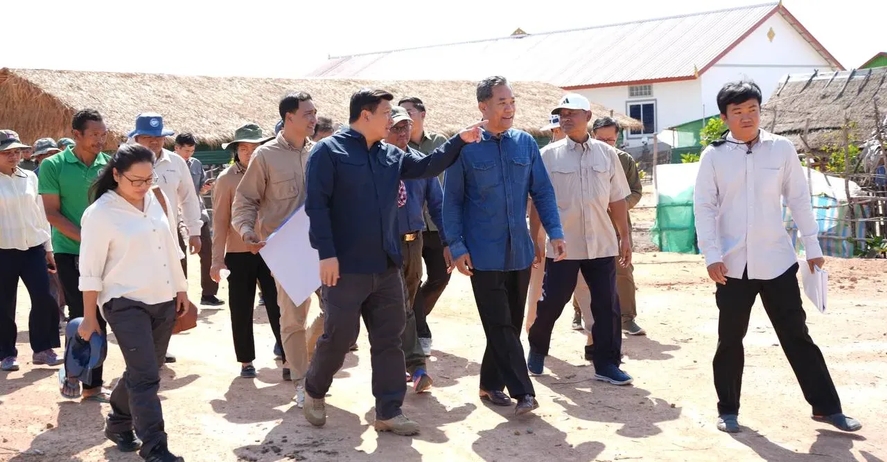 ឧបនាយករដ្ឋមន្ត្រី​ សាយ សំអាល់ ...