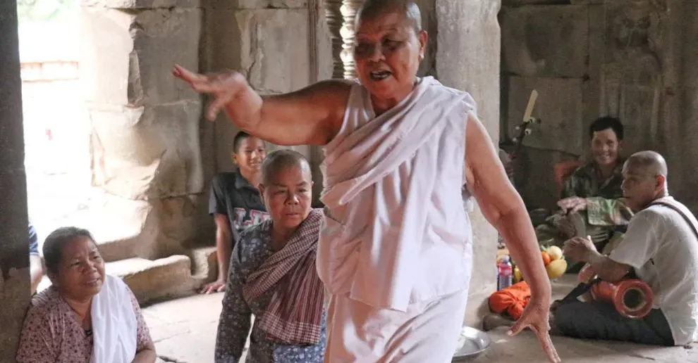 អ្នក​ស្រុក​អង្គរ​រៀប​ពិធី «ឡើង​អ្នក​តា និង​បញ្ជូន​អ្នក​តា​ឡើង​គោក» ​ដល់​សព្វ​ថ្ងៃដ្បិតចង់បន្តអភិរក្ស