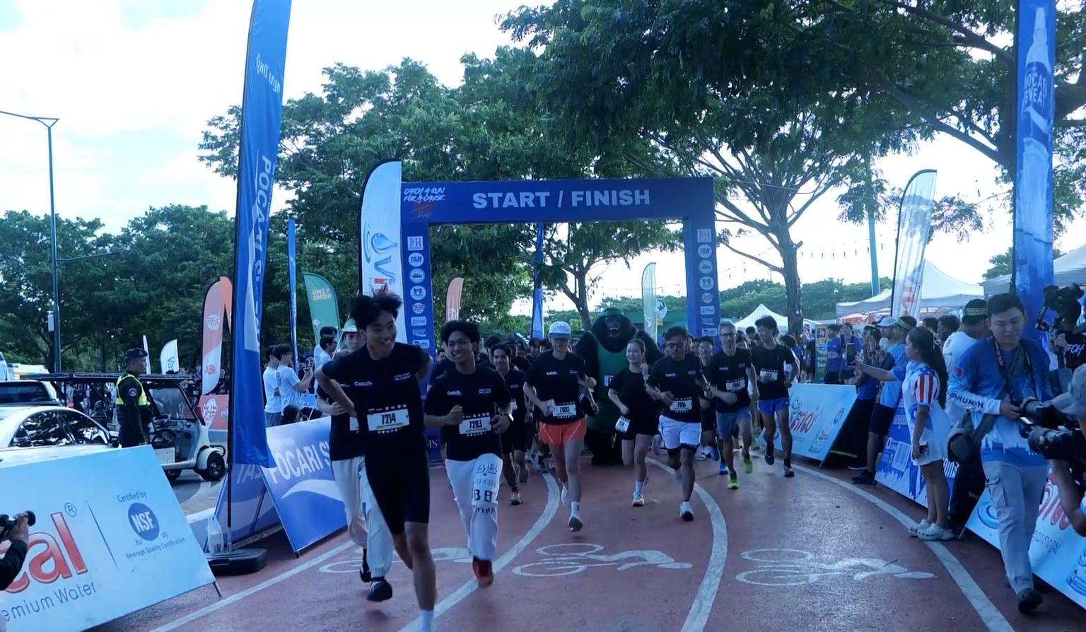 រត់ដើម្បីការអប់រំ! ក្រុមយុវជន Catch Athletic បង្កើ