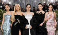 បង្ហាញតារាស្រី K-Pop ដែលជាប់ឈ្មោះក្នុងបញ្ជីអ្នកតែងខ្លួនស្អាតបំផុត និងអាក្រក់បំផុតនៅ Met Gala 2026