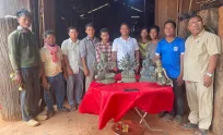ពលរដ្ឋប្រទះ​ឃើញ​បដិមាករ ៤ អង្គ កប់​​ដី​ក្នុង​ចម្ការ​ស្វាយចន្ទីខេត្ត​កំពង់​ធំ