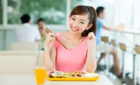 ស្ត្រេសគិតអីមិនចេញ សាកល្បងញ៉ាំអាហារ ៧ មុខនេះ ជួយឱ្យអ្នករីករាយជាងមុន