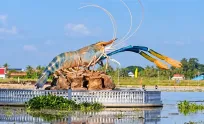 ឲ្យពិន្ទុប៉ុន្មាន? រូបសំណាក «បង្កងទឹកសាប» លេចចេញជារូបរាង លើទឹកដីខេត្តតាកែវ