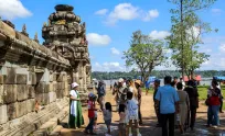 មុនបើកសម្ពោធផ្លូវការខែក្រោយ  ប្រាសាទមេបុណ្យខាងលិច កំពុងទាក់ទាញទេសចរចូលទស្សនាហូរហែ
