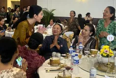 វីរសិល្បករជួបជុំគ្នា សប្បាយរីករាយមុនថ្ងៃចូលឆ្នាំ ក្រោមការរៀបចំរបស់សមាគមសិល្បករខ្មែរ