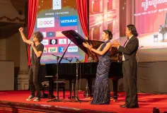 ការប្រគំតន្ត្រីសប្បុរសធម៌ «Carnegie in Cambodia»  ជាមួយវត្តមានអ្នកអង្គម្ចាស់នរោត្តម ចេណ្ណានិងលោក ឃួន សិទ្ធិស័ក្តិ នាំយកតន្ត្រីលំដាប់ពិភពលោកមកសាលាបុរីកោះពេជ្រ