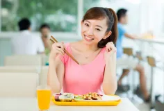 ស្ត្រេសគិតអីមិនចេញ សាកល្បងញ៉ាំអាហារ ៧ មុខនេះ ជួយឱ្យអ្នករីករាយជាងមុន
