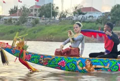 បច្ចុប្បន្ននារីរាំក្បាលទូក មិនសូវជាឃើញមានច្រើនឡើយ ក្នុងពិធីប្រណាំងទូក