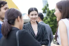 Connection ល្អមិនមែនគ្រាន់តែស្គាល់មុខស្គាល់ឈ្មោះ តែត្រូវឱ្យគេដឹងថាយើងពូកែអ្វី និងជួយអ្វីគេបាន! ចង់ពង្រីកបណ្ដាញទំនាក់ទំនង គួរស្វែងយល់ ៣ វិធីសាស្ត្រខាងក្រោម