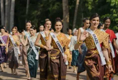 បេក្ខនារី Universal Woman 2026 បង្ហាញភាពស្រស់ស្អាតយ៉ាងលេចធ្លោក្នុងឈុត «ស្បៃខ្មែរ» នៅប្រាសាទអង្គរវត្ត