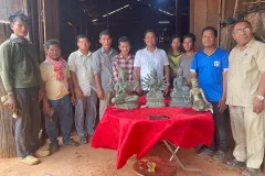 ពលរដ្ឋប្រទះ​ឃើញ​បដិមាករ ៤ អង្គ កប់​​ដី​ក្នុង​ចម្ការ​ស្វាយចន្ទីខេត្ត​កំពង់​ធំ - Article