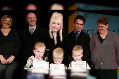 Dolly Parton និងកេរតំណែលនៃទឹកចិត្តដ៏សប្បុរសដែលពិភពលោកនឹងបន្តចងចាំ - Article