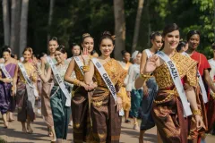 បេក្ខនារី Universal Woman 2026 បង្ហាញភាពស្រស់ស្អាតយ៉ាងលេចធ្លោក្នុងឈុត «ស្បៃខ្មែរ» នៅប្រាសាទអង្គរវត្ត - Article