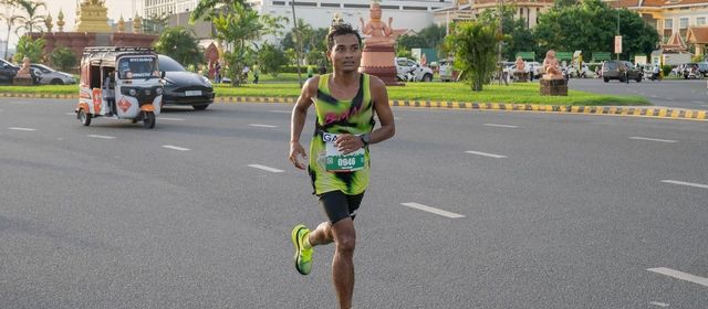 ទម្លាប់នៃការទទួលទានទឹកអំឡុងការប្រកួតរបស់កីឡាកររត់ប្រណាំងឆ្នើម វ៉ាន់ ភារ៉ា