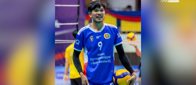 ស៊ុយ ខន ស្មាត់ឆ្វេងកំពុងឡើងកូដ ត្រូវបានអ្នកគាំទ្រប្រៀបធៀបជាមួយសិស្សច្បង ស្មាត់រាជ