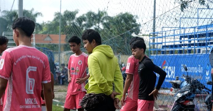 លោក សុខម៉ុង ដារ៉ា ៖ ក្រុមបាល់ទាត់វិទ្យាល័យច្បារអំពៅបានទាញយុវជននៅក្នុងតំបន់ឱ្យងាកមកលេងបាល់និងចូលរៀនបានទៀងទាត់បន្ទាប់ពីហ្វឹកហាត់