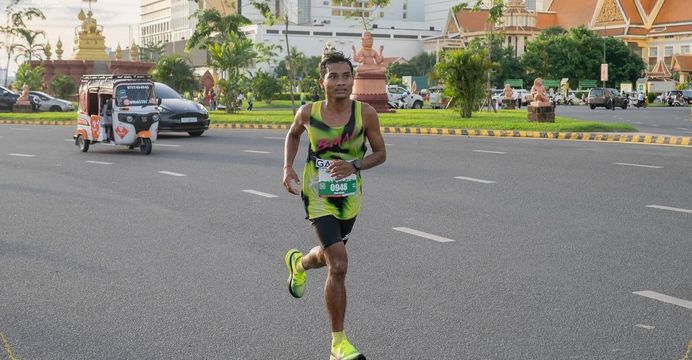 ទម្លាប់នៃការទទួលទានទឹកអំឡុងការប្រកួតរបស់កីឡាកររត់ប្រណាំងឆ្នើម វ៉ាន់ ភារ៉ា