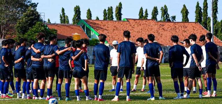 យុវជន៣៦រូបមកពី១២ក្រុមផ្សេងៗគ្ន...