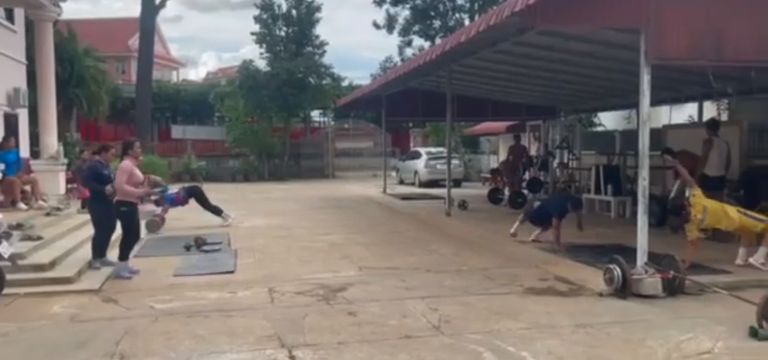 កីឡាករ-កីឡាការិនីកងទ័ពជើងទឹកជម...
