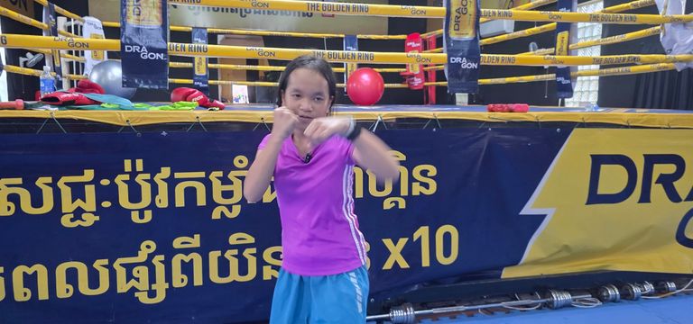 កុមារី ស៊ីឡាង វ័យ៩ឆ្នាំចូលហាត់...