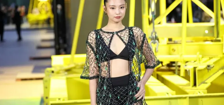 Jennie នៅតែជាបុគ្គលលេចធ្លោក្នុងកម្មវិធី Chanel ជាមួយ Fashion ថ្មីប្លែកភ្នែក