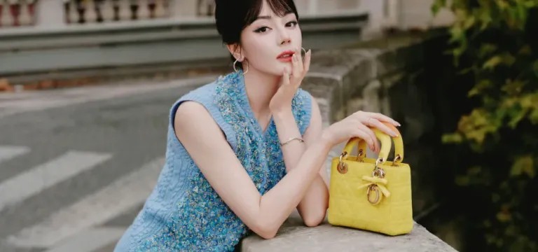 Dilraba Dilmurat ជាប់គាំងនៅឌូបៃ នាំឱ្យខកខានមិនបានចូលរួមកម្មវិធីបង្ហាញម៉ូដរបស់ Dior