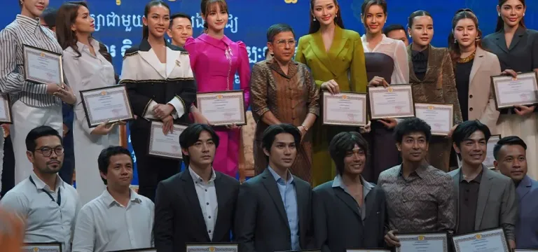 សាន្ត កុសុមៈ រវល់កិច្ចការបង្រៀនយ៉ាងណា ក៏មិនភ្លេចវេទិកា «យុវជនក្នុងកិច្ចការពារវប្បធម៌»