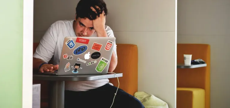 មកស្គាល់អាការ Workplace Telepressure ៖ សម្ពាធផ្លូវចិត្តដែលត្រូវបង្ខំឱ្យប្រញាប់តបសារការងារ ទោះផុតម៉ោងការងារក៏ដោយ