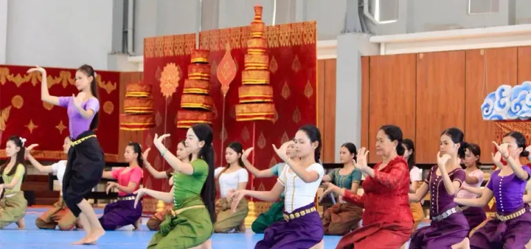 អាវល្ខោន (អាវណយ) ឯកសណ្ឋានហាត់សម របស់នាដកាខ្មែរ តាំងពីបុរាណ ដល់បច្ចុប្បន្ន