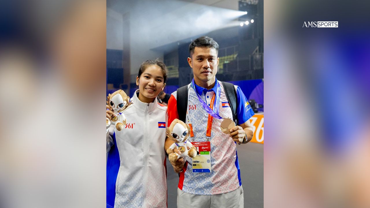 Image for article: ថ្នាក់ដឹកនាំអូឡាំពិកកម្ពុជា កោតសរសើរក្រុមកីឡាបាល់ទាត់លើតុកម្ពុជា បន្ទាប់ពីឈ្នះមេដាយសំរឹទ្ធិ ២គ្រឿង ពី Asian Games