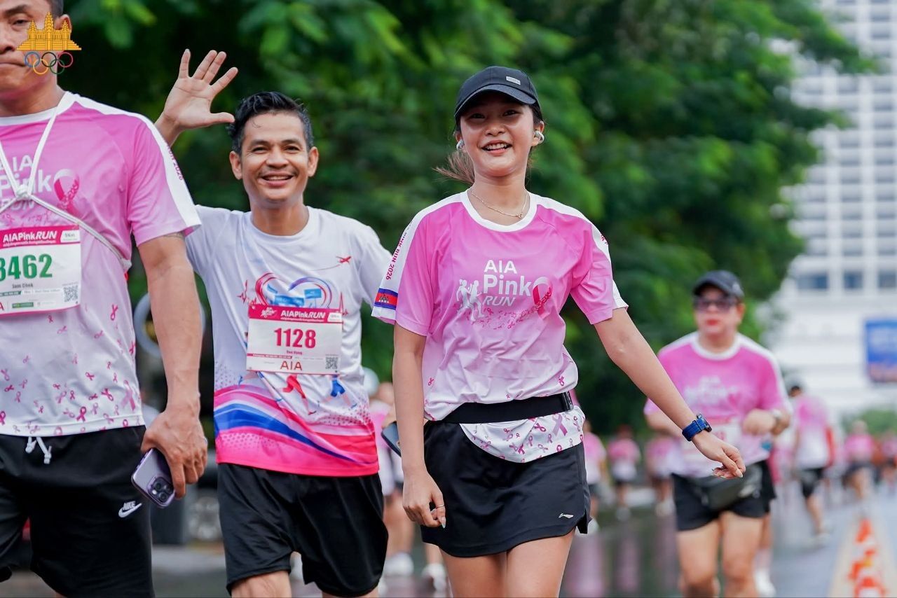 Image for article: អ្នករត់មកពី៣៦ប្រទេសចូលរួមកម្មវិធីរត់ប្រណាំង Pink Run នៅមុខវត្តបទុម