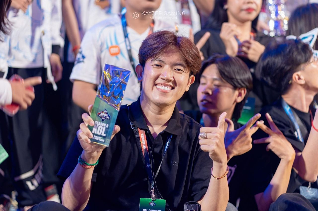 Image for article: KayZee ចោលការងារប្រាក់ខែខ្ទង់ពាន់ដុល្លារ ដើរតាមបេះដូង ធ្វើជា KOL ក្នុងកីឡាអេឡិចត្រូនិក