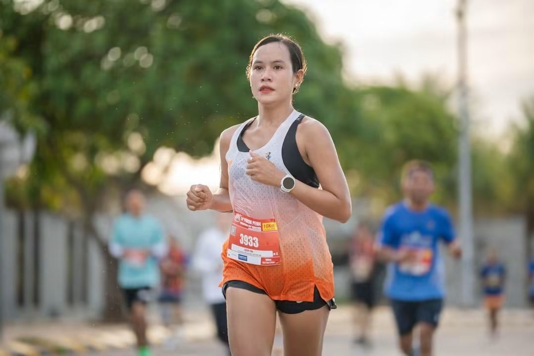 Image for article: អ្នកនិយមកីឡារត់ យ៉ាន់ សុជី នឹងឆ្លៀតផ្សព្វផ្សាយវប្បធម៌ប្រពៃណីខ្មែរអំឡុងសិក្សាវគ្គគ្រូកីឡានៅហុងគ្រី