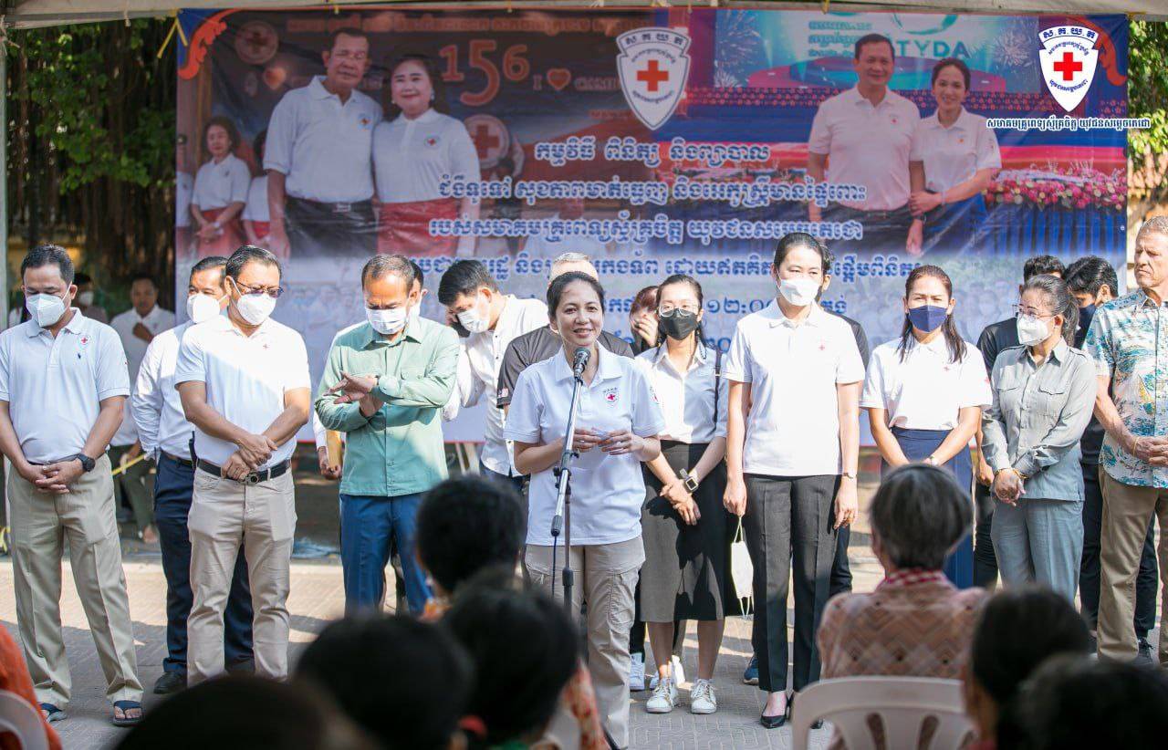ពេទ្យស្ម័គ្រចិត្តយុវជនសម្តេចតេជោចុះពិនិត្យព្យាបាលប្រជាពលរដ្ឋក្នុងខណ្ឌមានជ័យជិត ២ពាន់នាក់