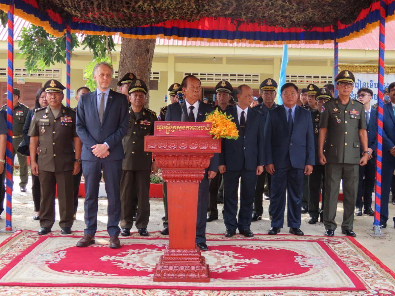 សម្តេចពិជ័យសេនា ទៀ បាញ់ ៖ ក្រសួងការពារជាតិ ជ្រើសស្ត្រីក្នុងក្របខណ្ឌកងទ័ពមួកខៀវកម្ពុជា ដើម្បីចេញធ្វើការក្រោមឆ័តអង្គការសហប្រជាជាតិ